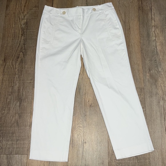 LOFT WHITE MARISA CAPRI PANTS NWOT 4 FRONT & BACK POCKETS FLAWLESS CONDITION - Picture 2 of 7